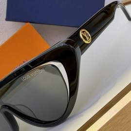 Picture of Louis Vuitton Sunglasses _SKUfw77293687fw
